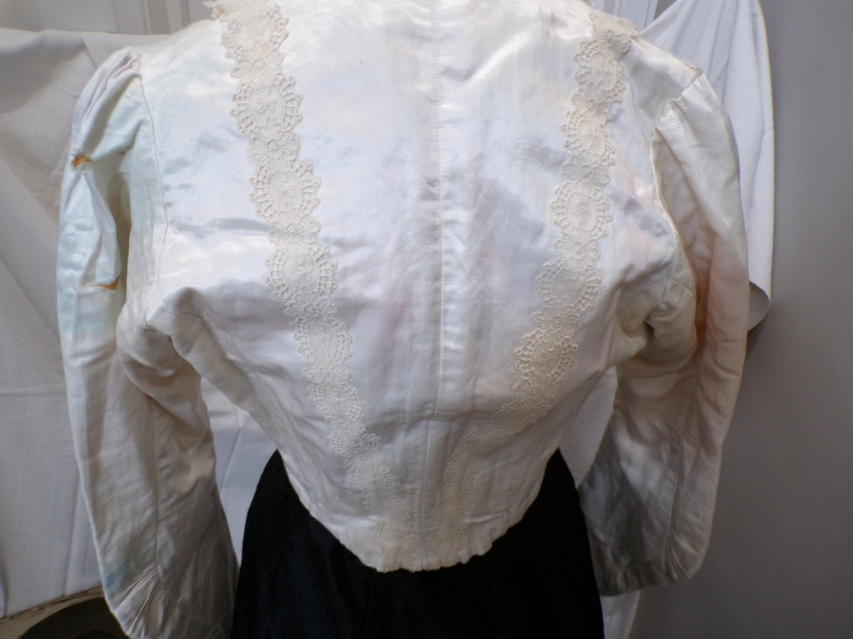 Beautiful silk boned Victorian blouse-jacket. Lined with calico