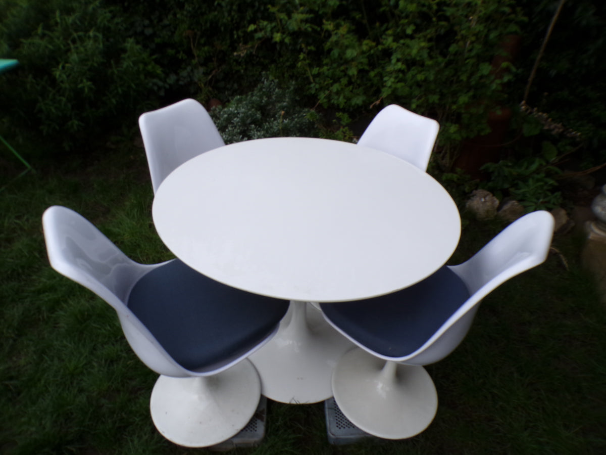 Iconic mid Eero Saarin style tulip chairs and associated table