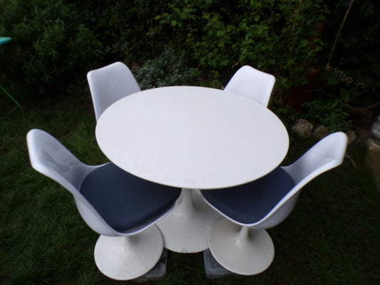 Iconic mid Eero Saarin style tulip chairs and associated table