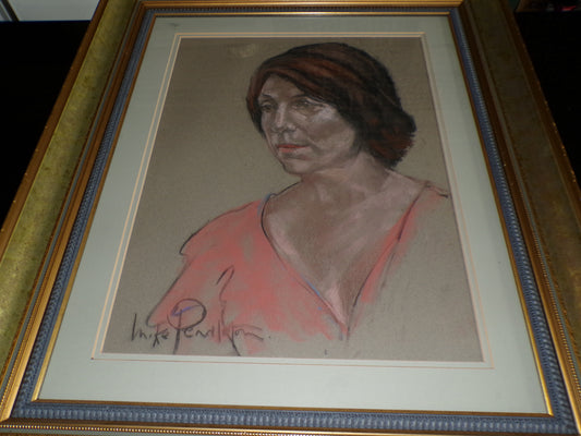 Gilt framed pastel portrait of an early 20thC lady - signed